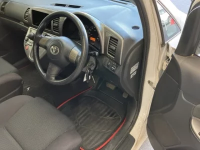 Toyota WISH  с аукциона в Японии