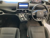 Toyota SIENTA лот № 2205 оценка 4  с аукциона в Японии 4