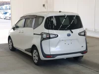 Toyota SIENTA лот № 2205 оценка 4  с аукциона в Японии 1