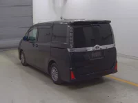 Toyota VOXY лот № 69 оценка 3.5  с аукциона в Японии 1