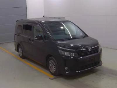 Toyota VOXY  с аукциона в Японии