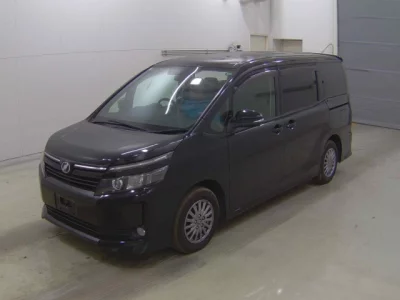 Toyota VOXY  с аукциона в Японии