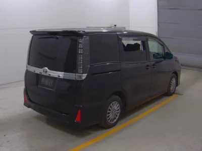 Toyota VOXY  с аукциона в Японии