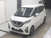 Nissan DAYZ лот № 3072 оценка 4  с аукциона в Японии 3