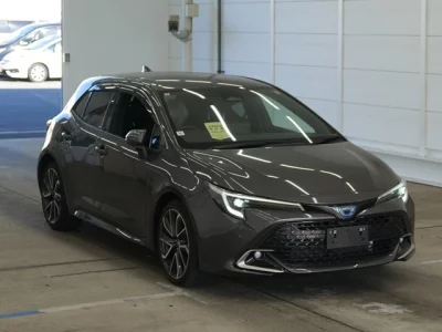 Toyota COROLLA SPORT  с аукциона в Японии