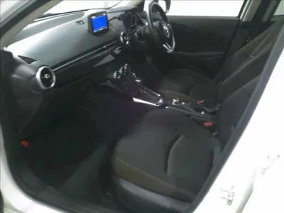 Mazda MAZDA2  с аукциона в Японии