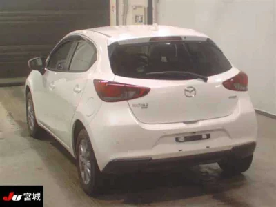 Mazda MAZDA2  с аукциона в Японии