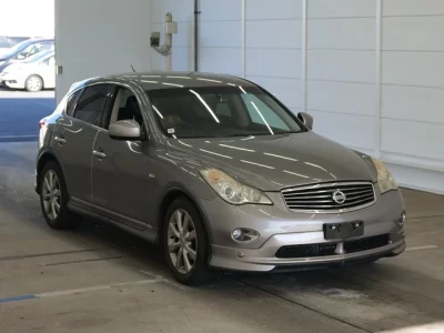 Nissan SKYLINE CROSSOVER