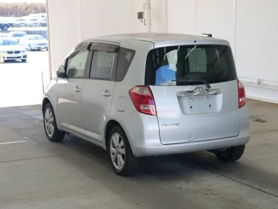 Toyota RACTIS  с аукциона в Японии