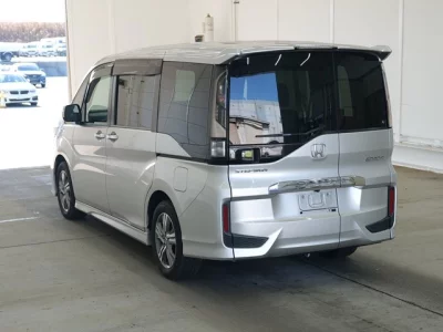 Honda STEP WAGON  с аукциона в Японии