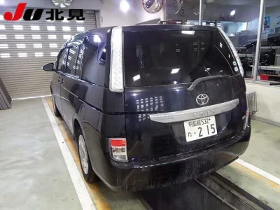 Toyota ISIS  с аукциона в Японии