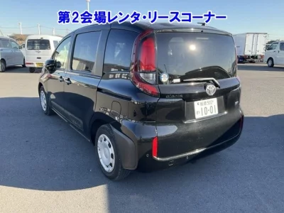 Toyota SIENTA  с аукциона в Японии