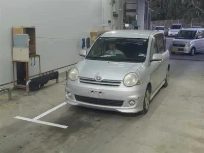 Toyota SIENTA  с аукциона в Японии