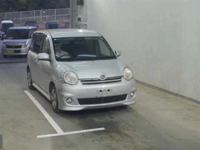 Toyota SIENTA  с аукциона в Японии