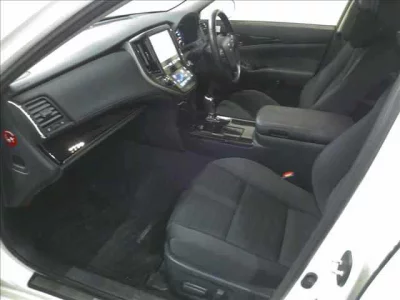 Toyota CROWN  с аукциона в Японии