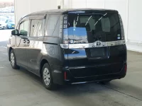 Toyota VOXY лот № 2318 оценка RA  с аукциона в Японии 1