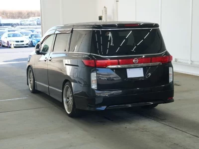 Nissan ELGRAND  с аукциона в Японии