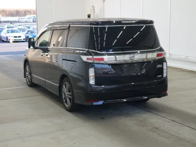 Nissan ELGRAND  с аукциона в Японии