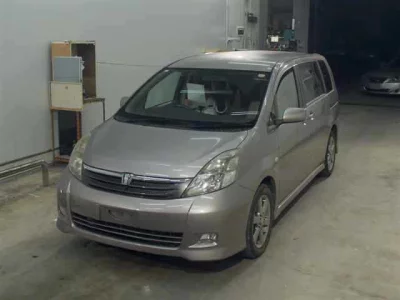 Toyota ISIS  с аукциона в Японии