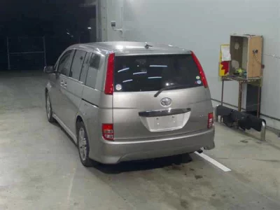 Toyota ISIS  с аукциона в Японии