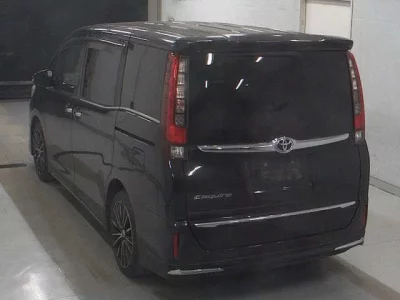 Toyota ESQUIRE  с аукциона в Японии