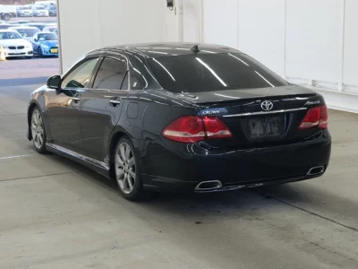 Toyota CROWN  с аукциона в Японии