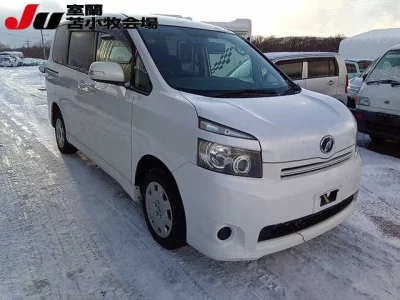 Toyota VOXY  с аукциона в Японии