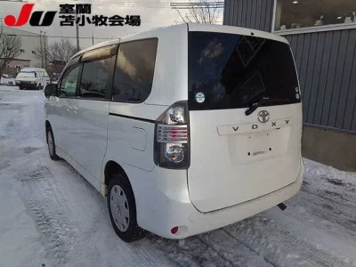 Toyota VOXY  с аукциона в Японии