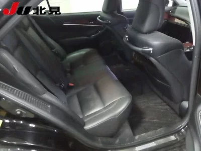 Toyota CROWN  с аукциона в Японии