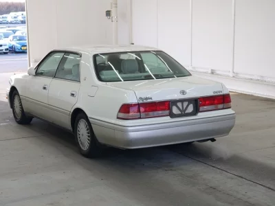 Toyota CROWN  с аукциона в Японии