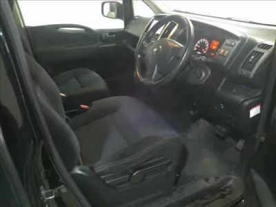 Nissan SERENA  с аукциона в Японии