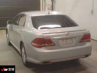 Toyota CROWN  с аукциона в Японии