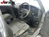 Toyota HILUX лот № 6052 оценка R  с аукциона в Японии 2