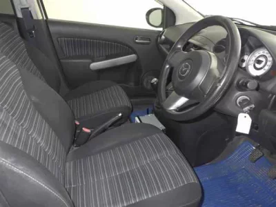 Mazda DEMIO  с аукциона в Японии