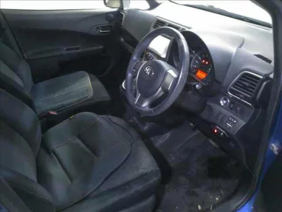 Toyota RACTIS  с аукциона в Японии