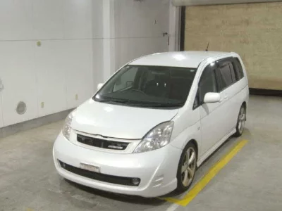 Toyota ISIS  с аукциона в Японии