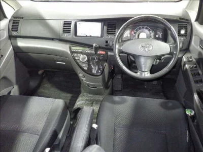 Toyota ISIS  с аукциона в Японии