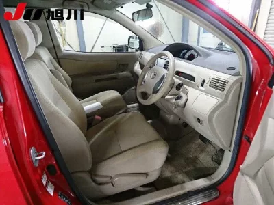 Toyota RAUM  с аукциона в Японии