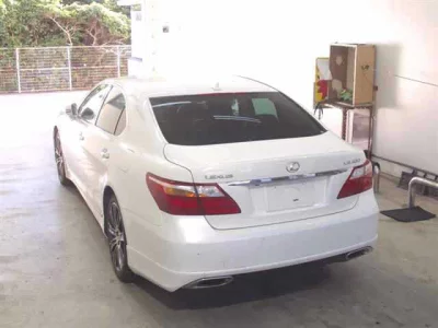 Lexus LS
