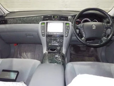 Toyota CROWN  с аукциона в Японии