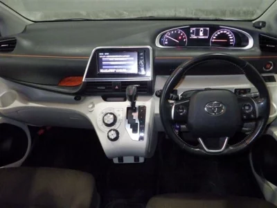 Toyota SIENTA  с аукциона в Японии
