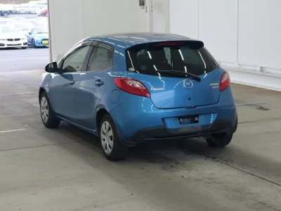 Mazda DEMIO  с аукциона в Японии