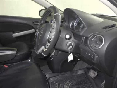 Mazda DEMIO  с аукциона в Японии