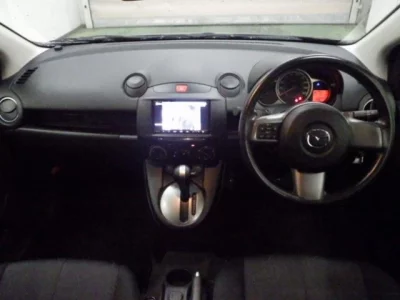 Mazda DEMIO  с аукциона в Японии