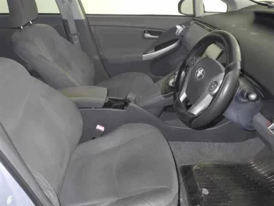 Toyota PRIUS  с аукциона в Японии