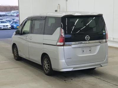 Nissan SERENA  с аукциона в Японии