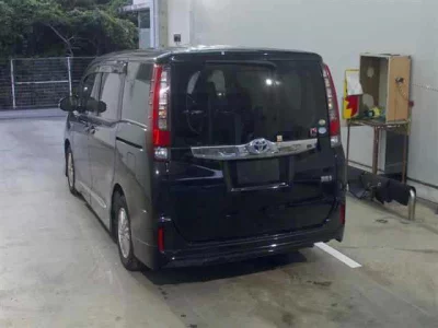 Toyota NOAH  с аукциона в Японии