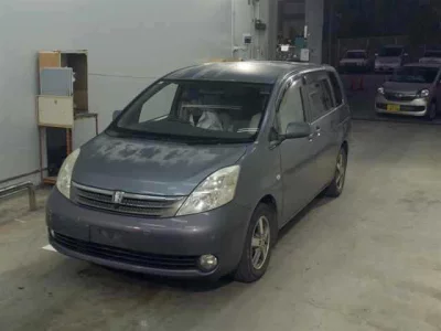 Toyota ISIS  с аукциона в Японии