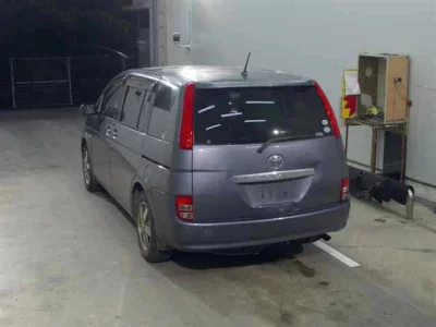 Toyota ISIS  с аукциона в Японии