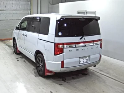 Mitsubishi DELICA D5